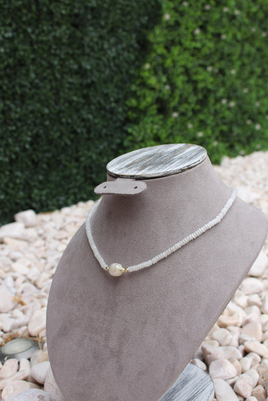 Collar Blanco con Perla Circular