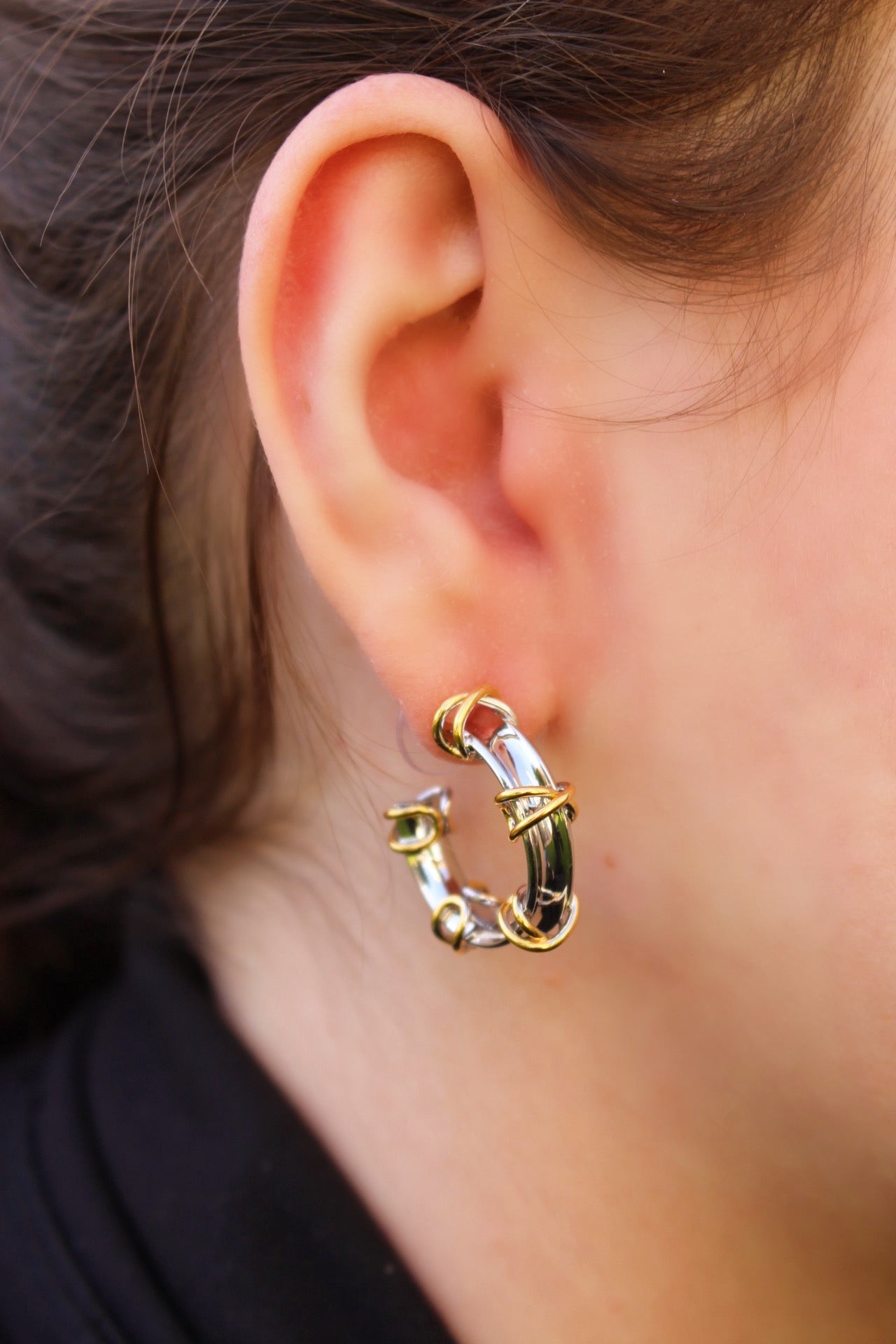 Arracadas Plateadas con Detalles Dorados