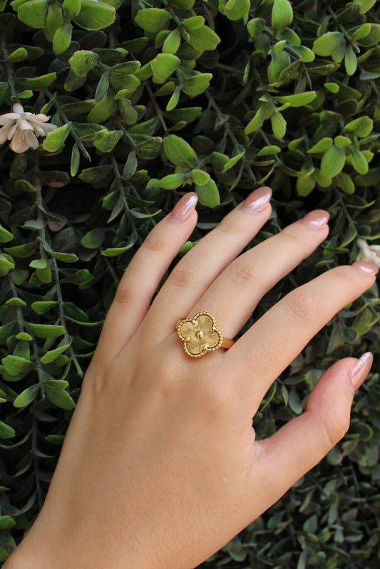 Anillo Dorado Trébol