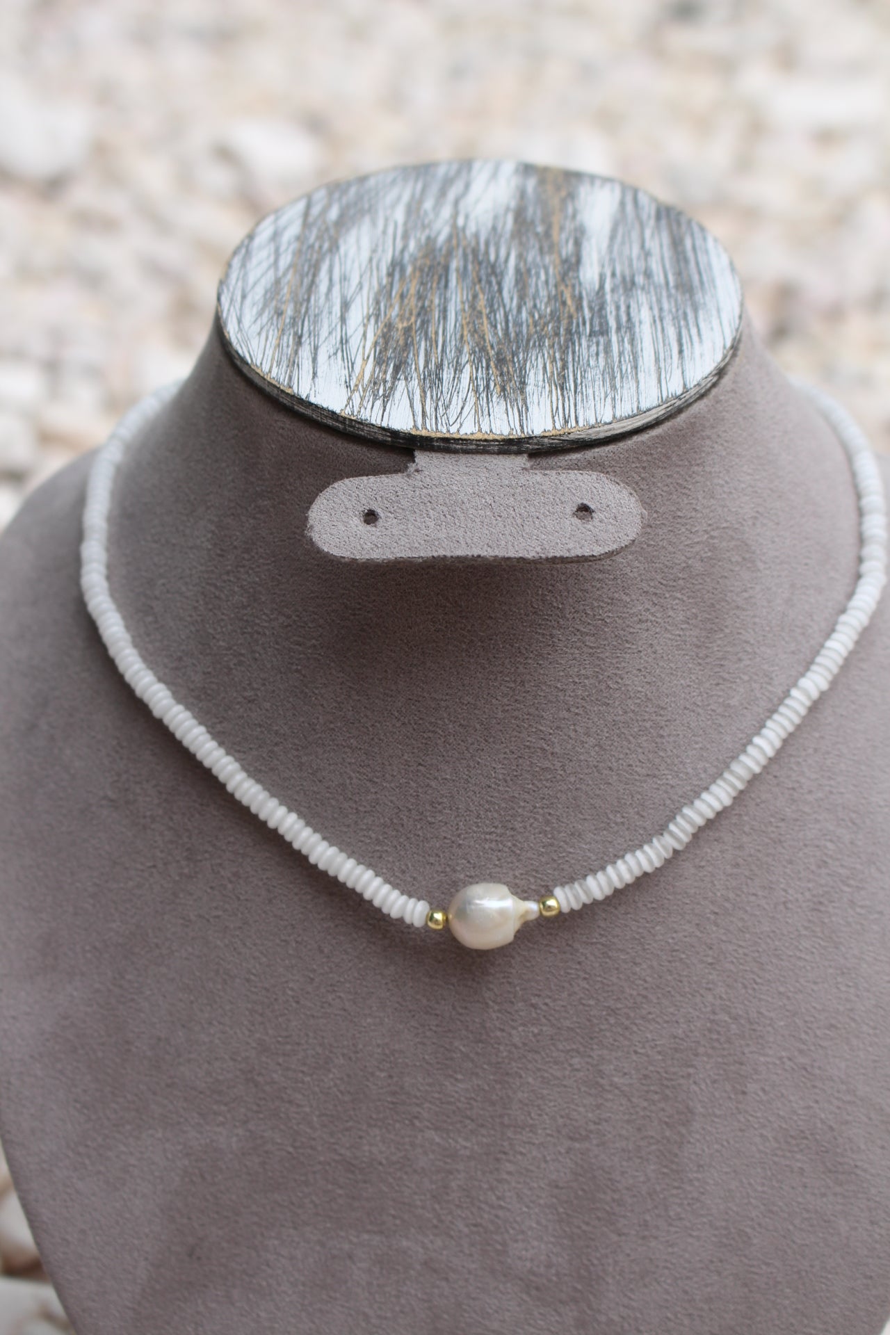 Collar Blanco con Perla Circular