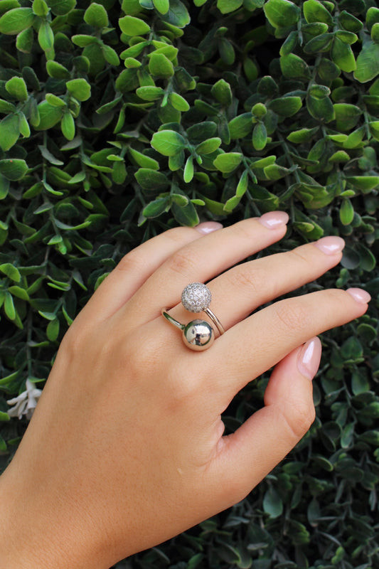 Anillo Plateado Bolitas con Zirconias