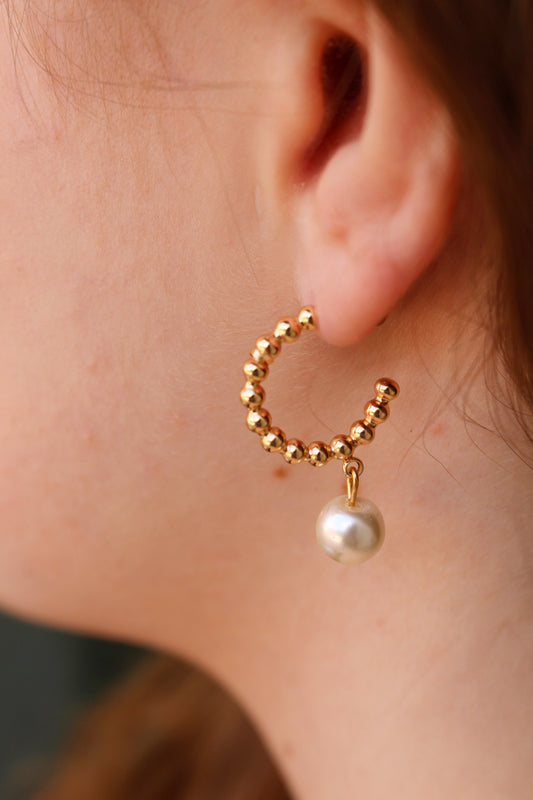 Arracadas Doradas con Perla Colgando