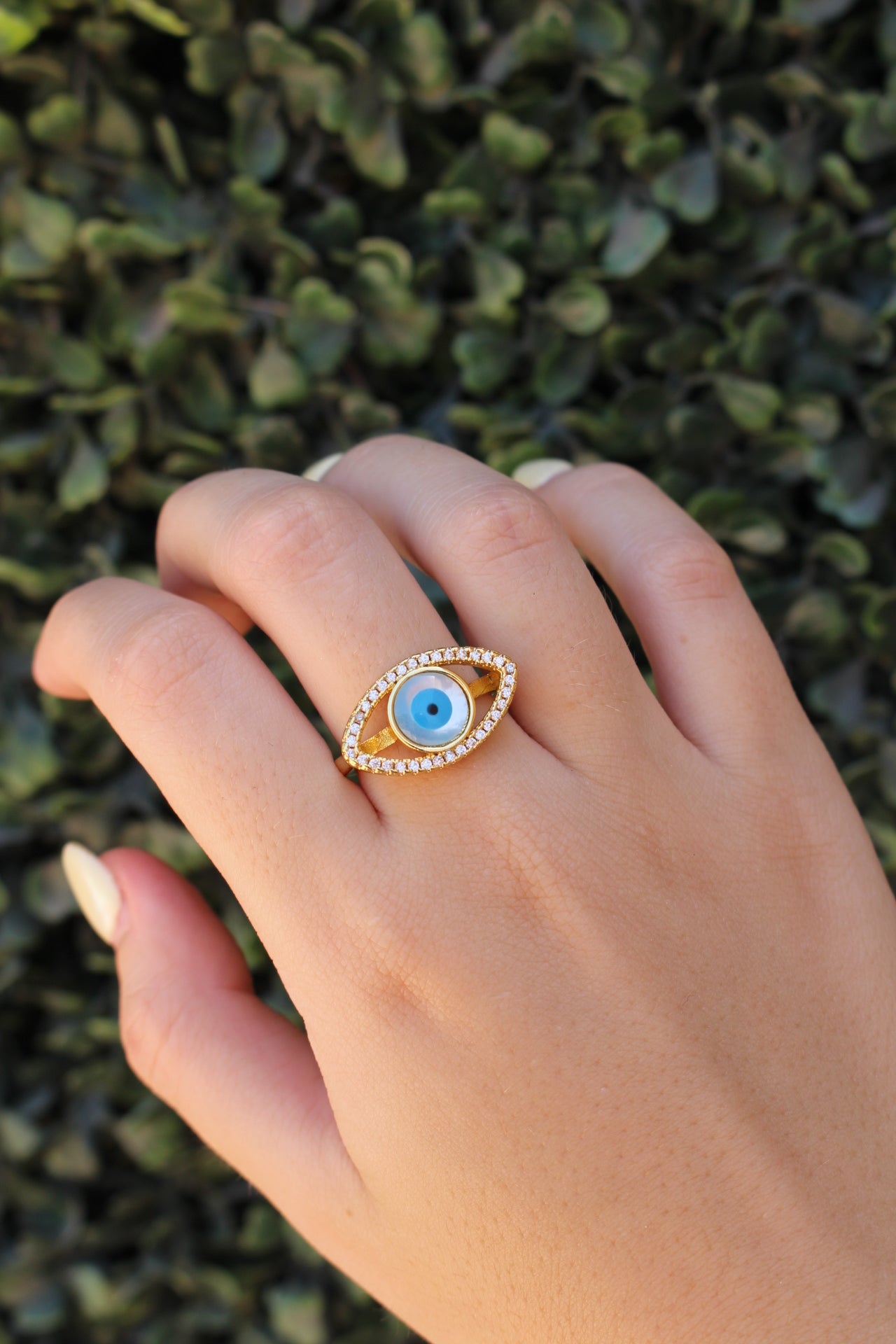 Anillo Dorado Ojo Ovalo