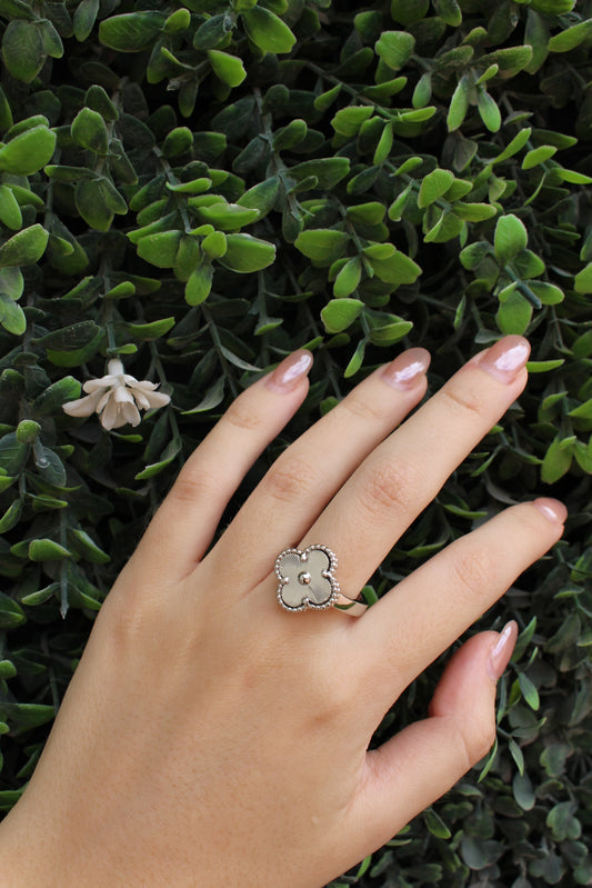 Anillo Plateado Trébol