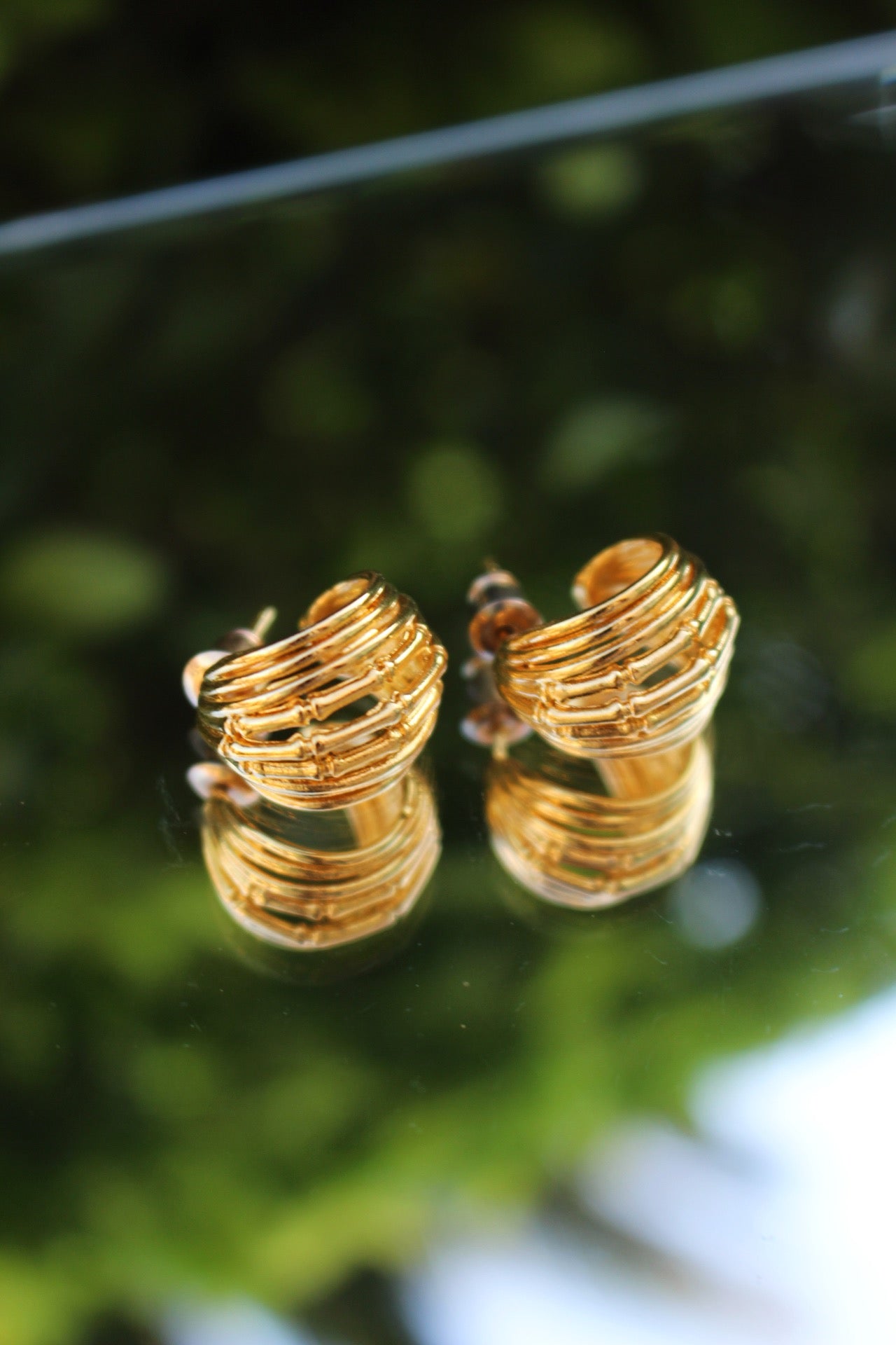 Aretes Dorados Lineas Curveadas