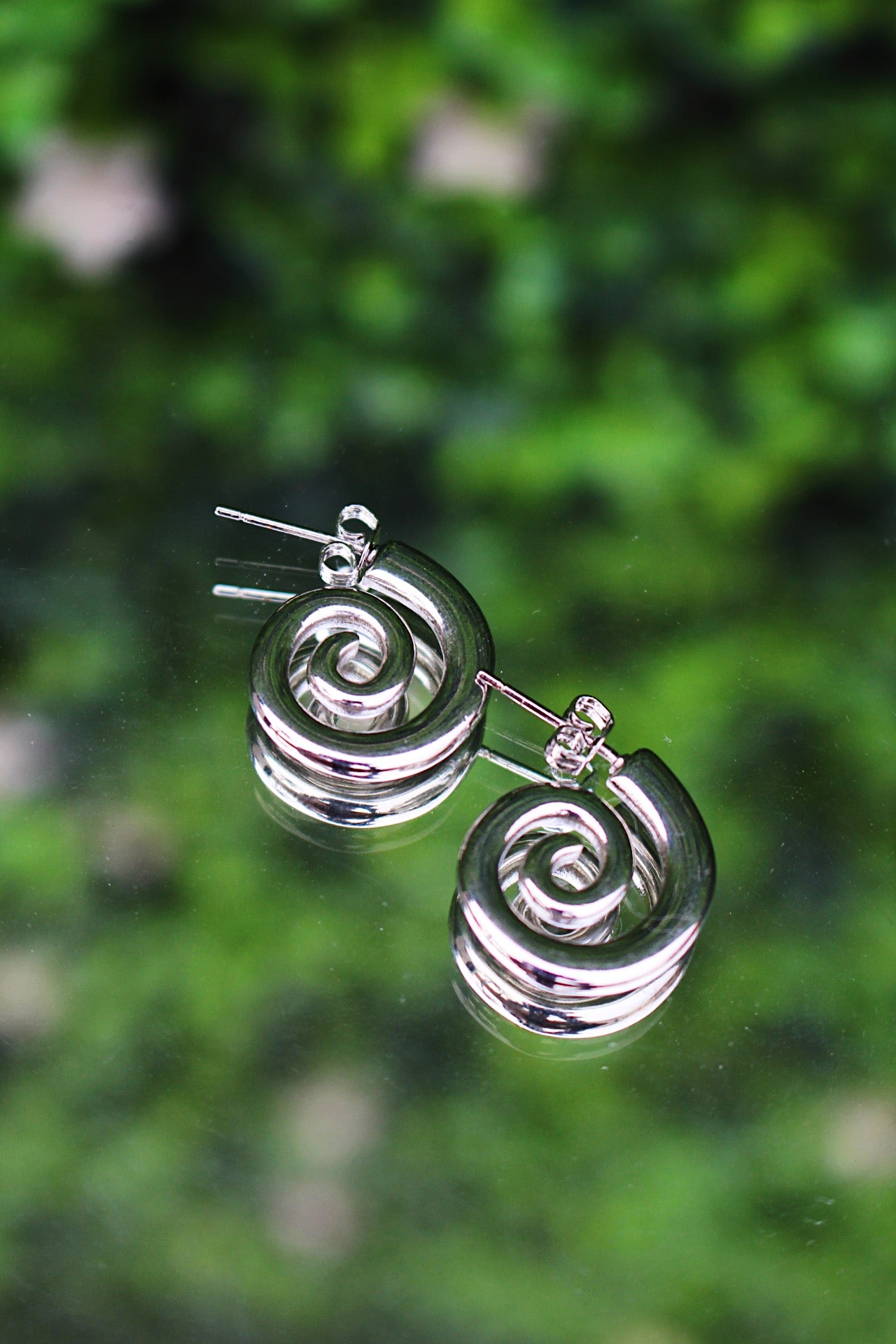 Aretes Plateados Espiral