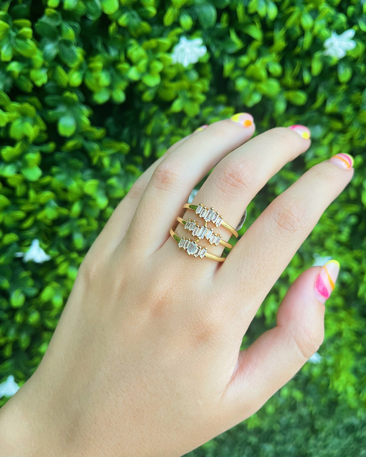 Anillo Dorado Triple con Zirconias