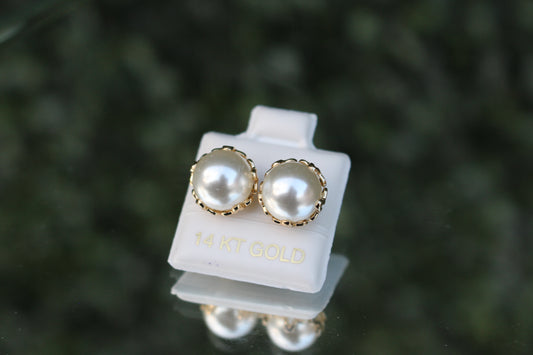 Studs Dorados con Perla