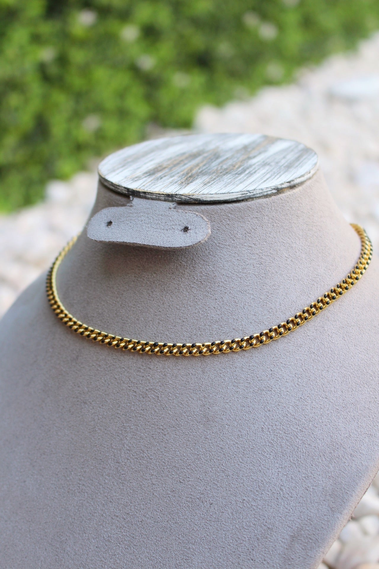 Chocker Cadena Dorada con Negro