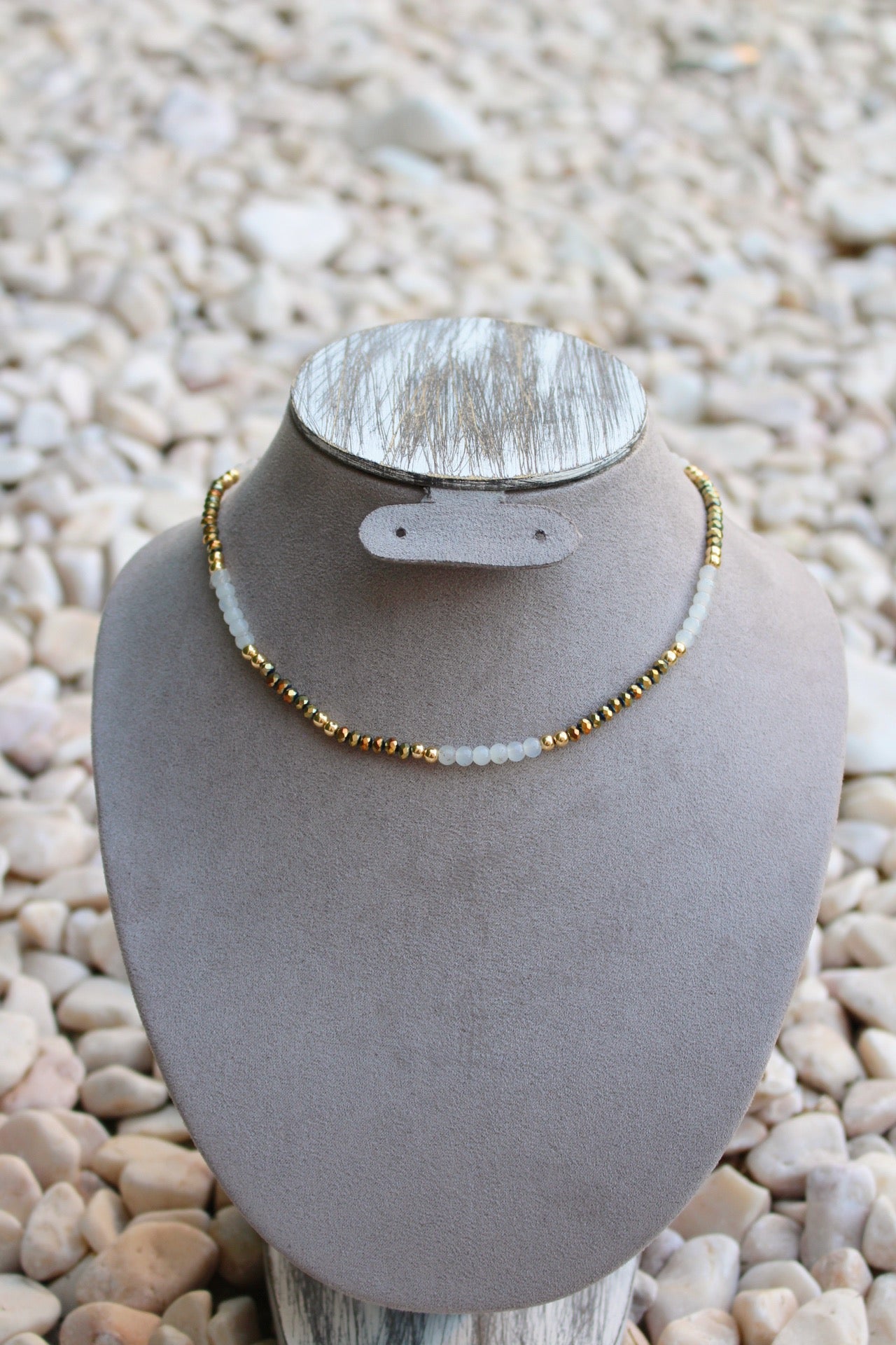 Collar Combinado Piedras Blancas y Tornasol