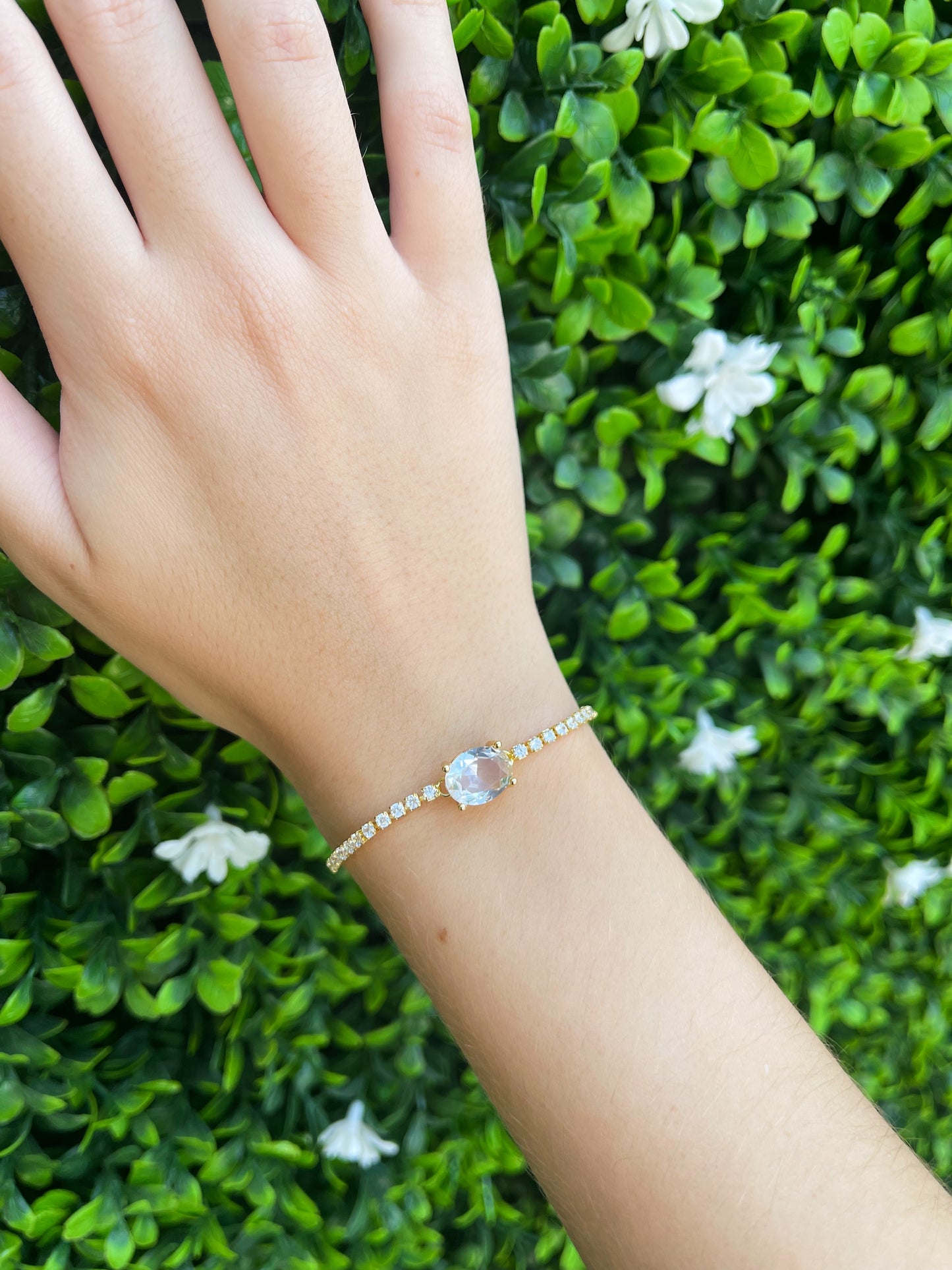 Pulsera Dorada Formal con Zirconias