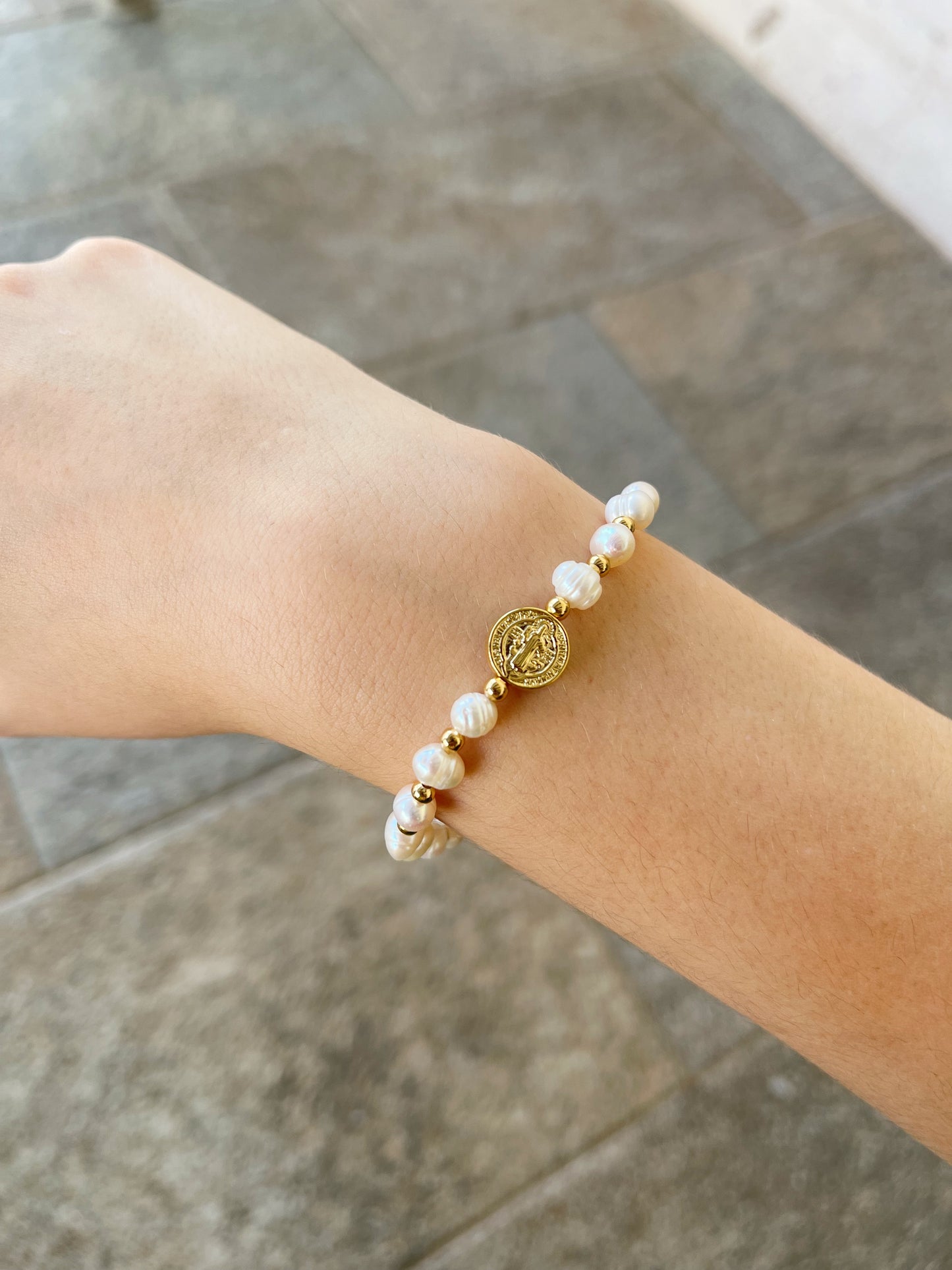 Pulsera Perlas con San Benito