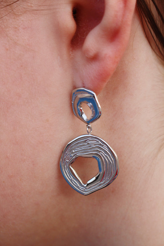Aretes Colgantes Círculos Plateados