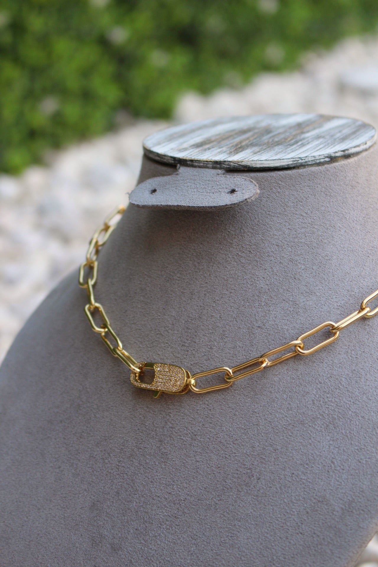 Collar Dorado con Broche Zirconias