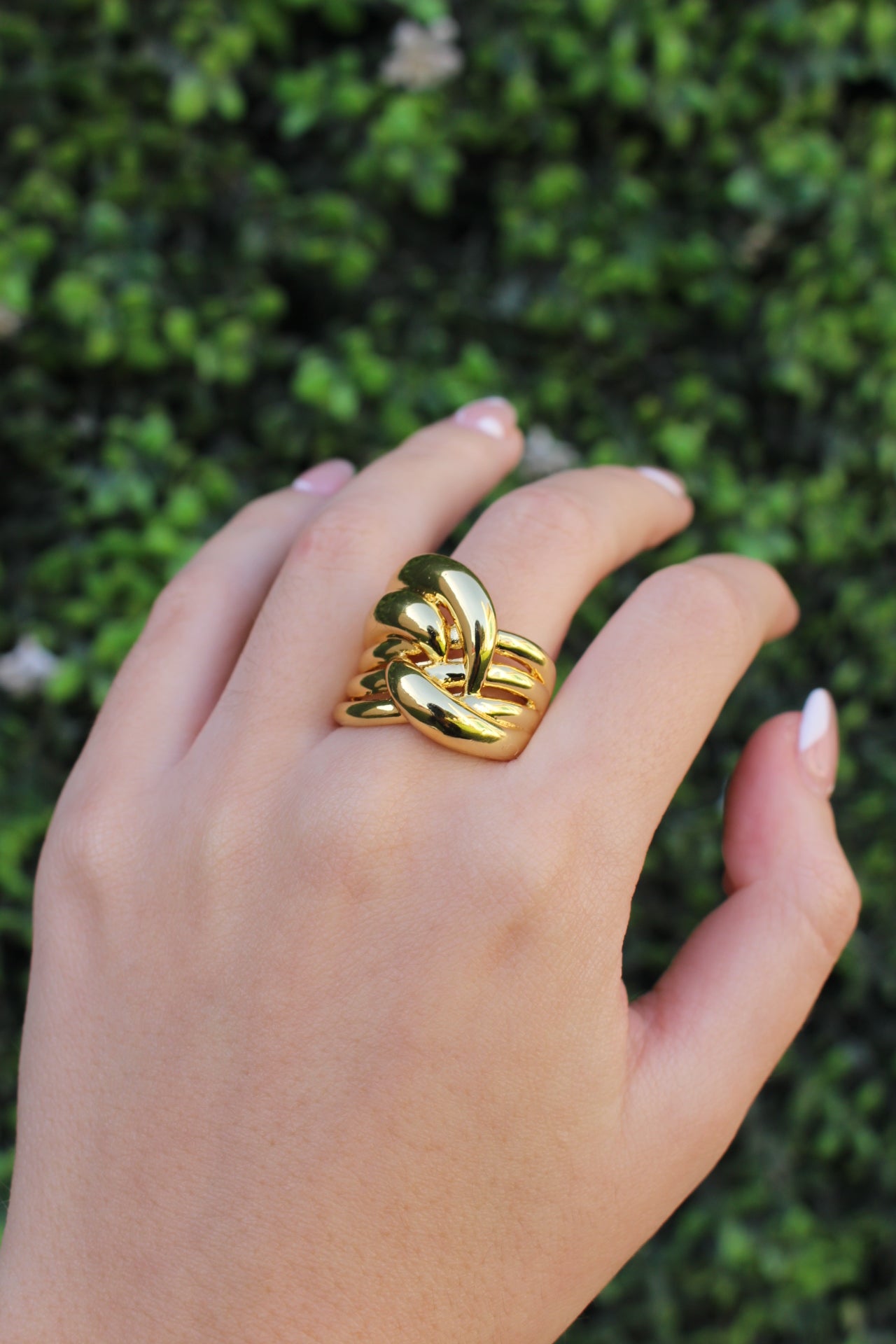 Anillo Dorado Líneas Cruzadas