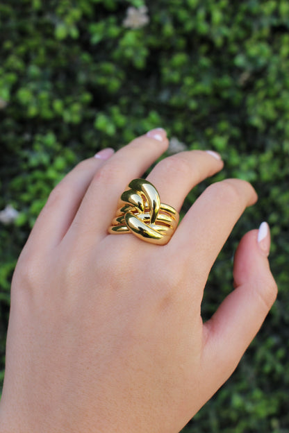 Anillo Dorado Líneas Cruzadas