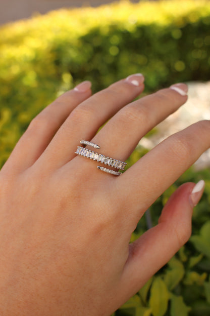 Anillo Plateado Triple Zirconias