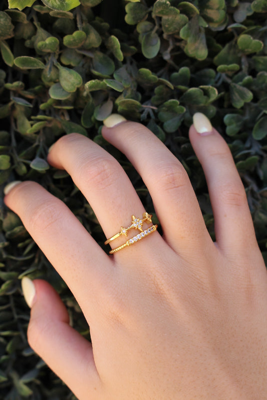 Anillo Dorado Doble con Estrellas y Zirconias