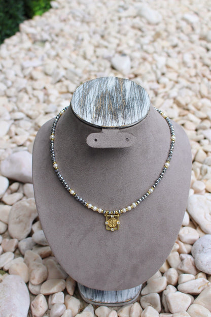 Collar Plateado Cristales y San Benito