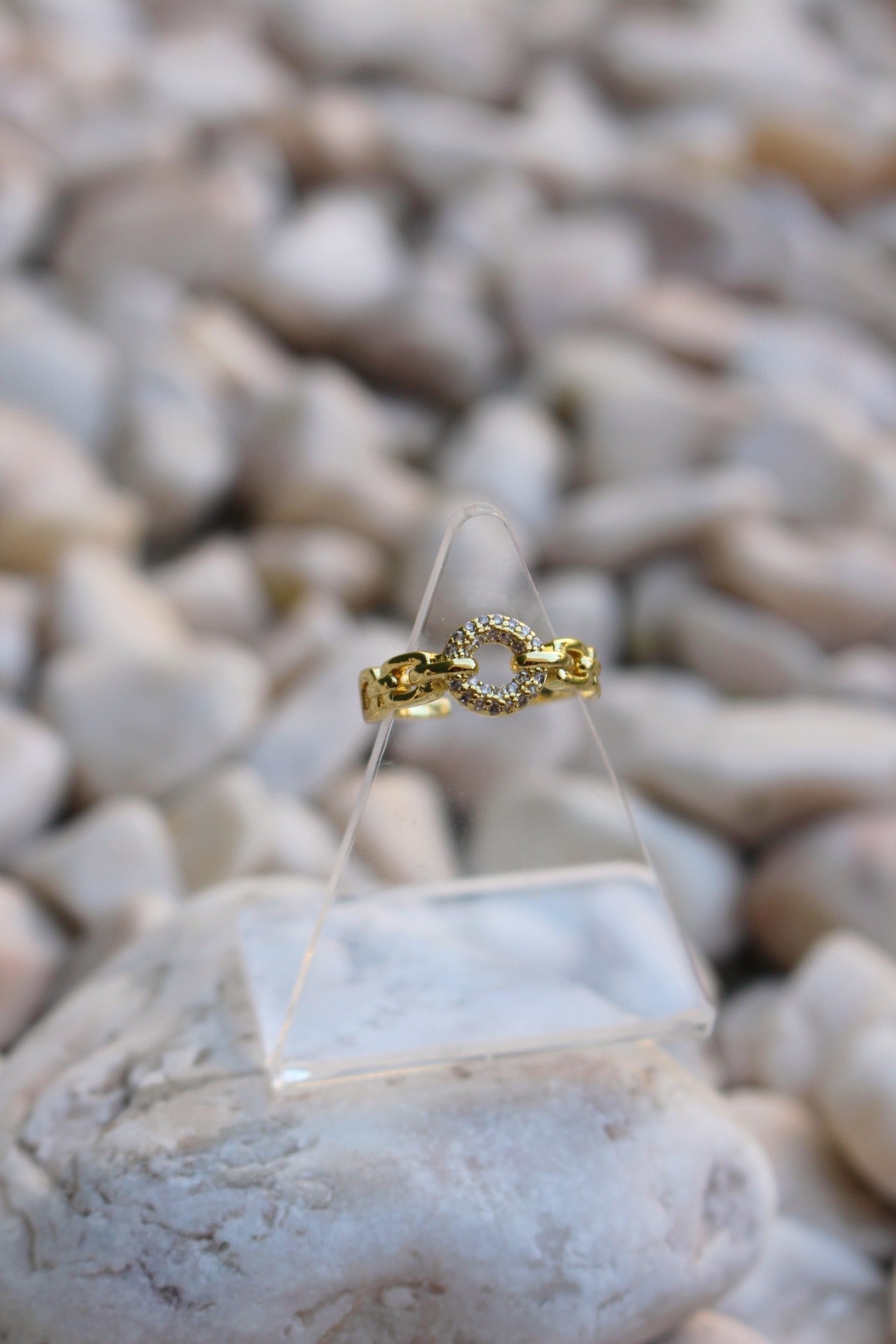 Anillo Dorado Cadena y Zirconias