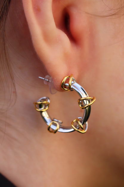 Arracadas Plateadas con Detalles Dorados