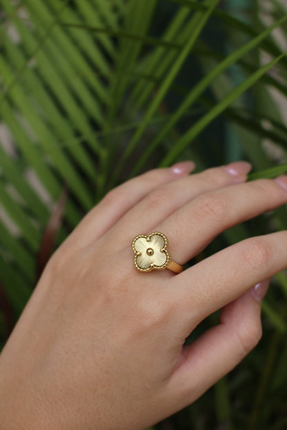 Anillo Dorado Trébol