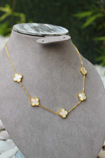 Collar Dorado Corto Trébol Blanco