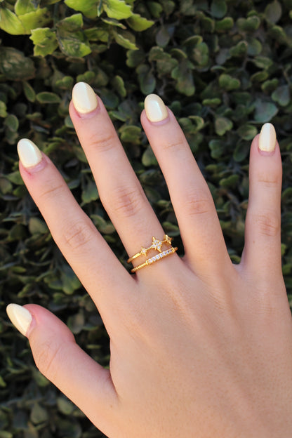 Anillo Dorado Doble con Estrellas y Zirconias