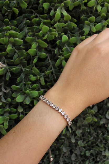 Pulsera Plateada Formal con Zirconias