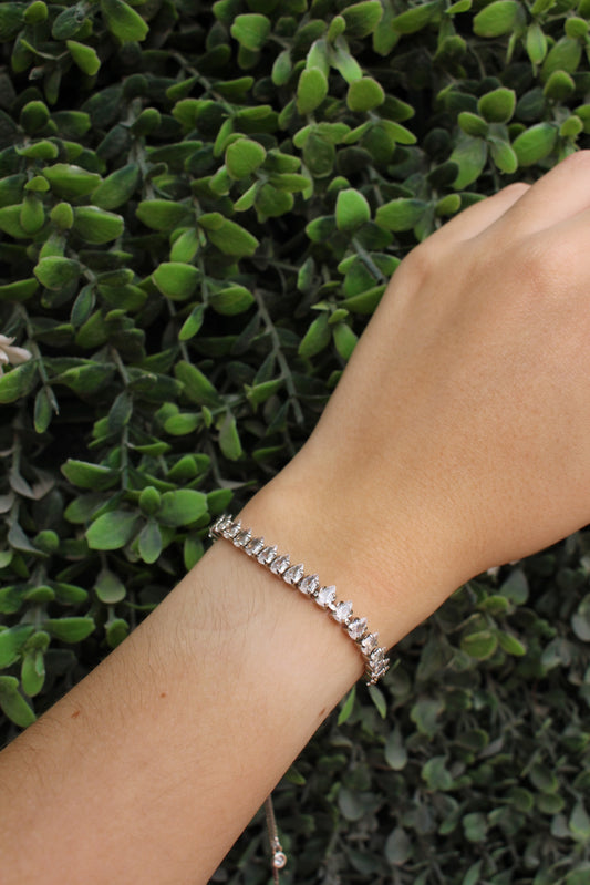 Pulsera Plateada Formal con Zirconias