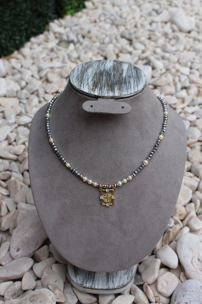 Collar Plateado Cristales y San Benito