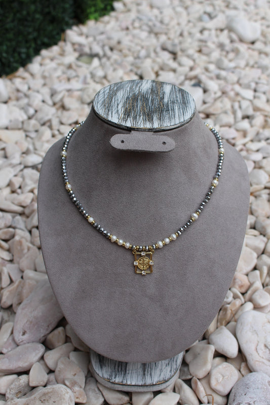 Collar Plateado Cristales y San Benito