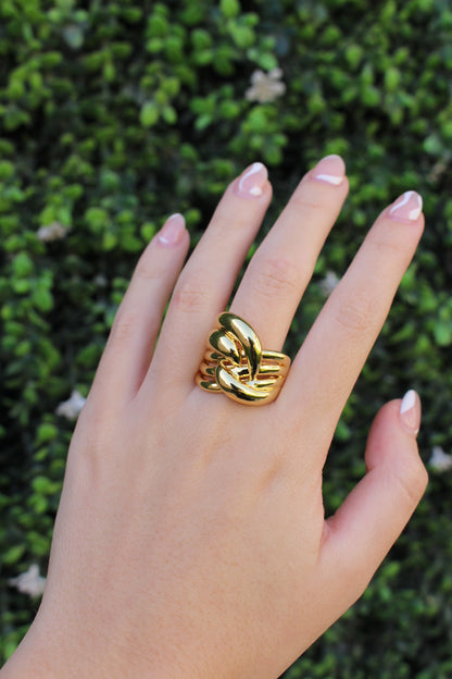 Anillo Dorado Líneas Cruzadas