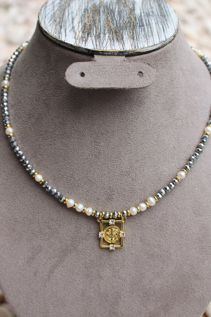 Collar Plateado Cristales y San Benito