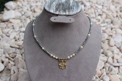 Collar Plateado Cristales y San Benito