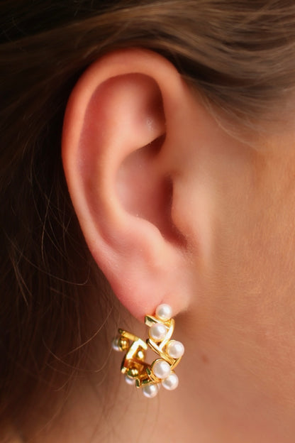 Media Arracada Dorada con Perlas