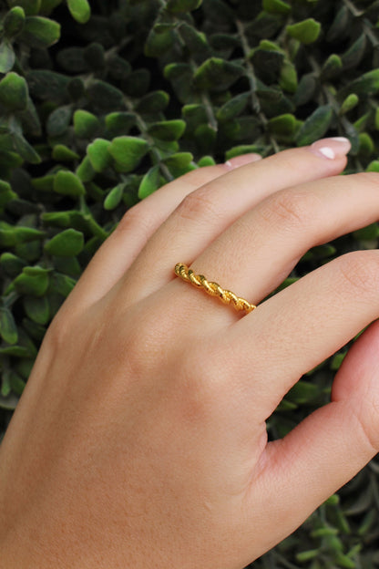 Anillo Dorado Trenzado