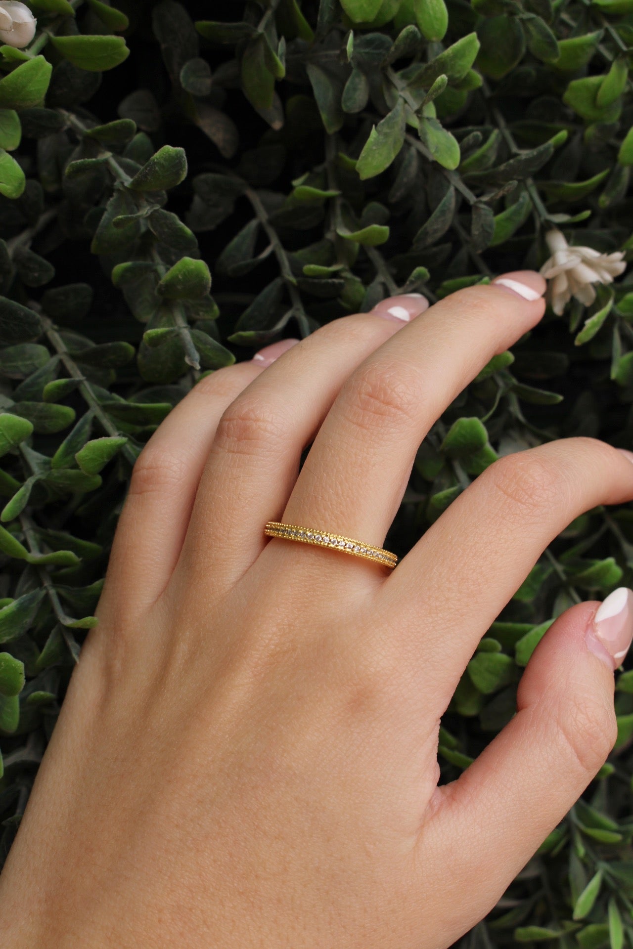 Anillo Dorado Delgado Zirconias