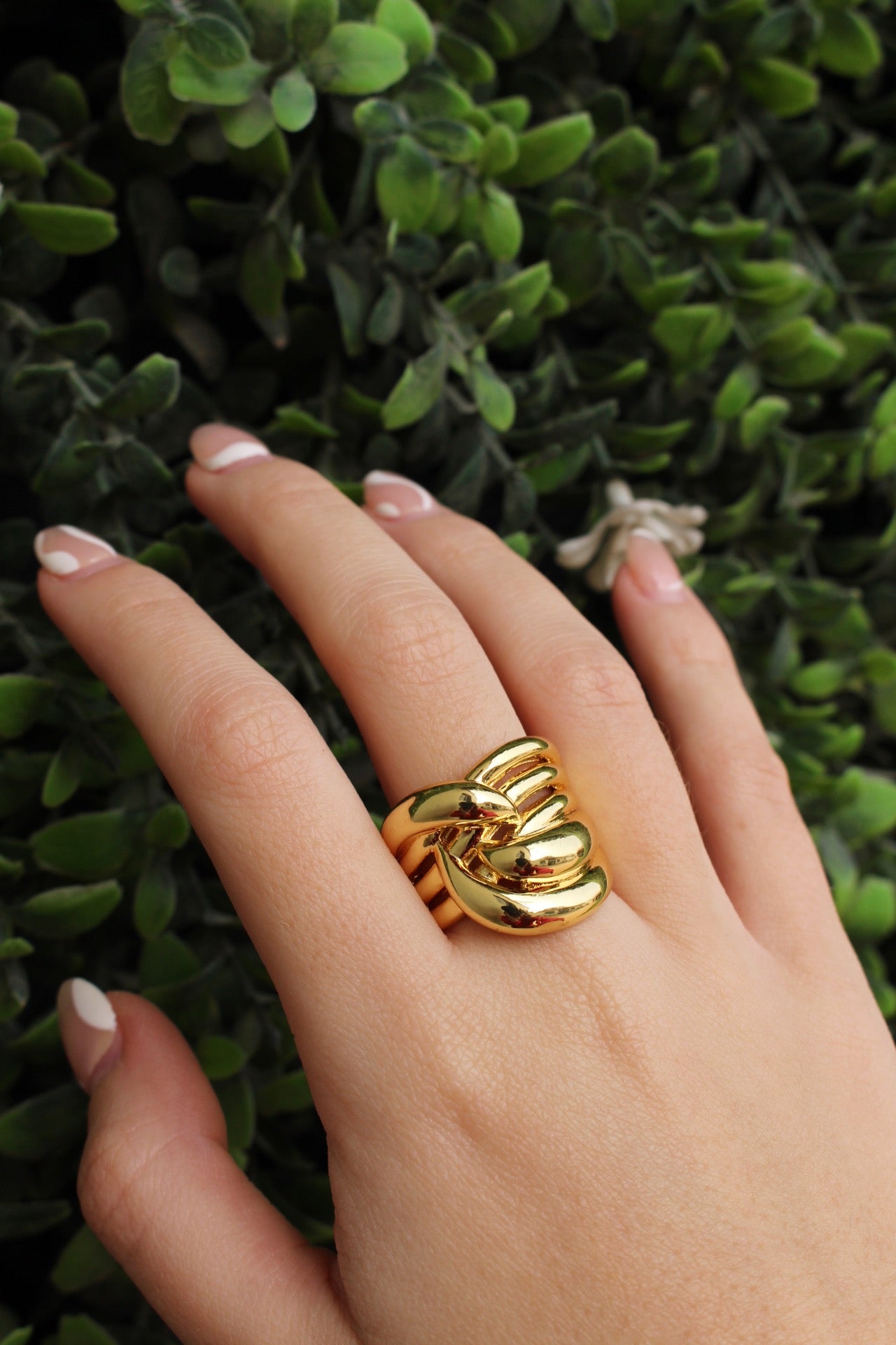 Anillo Dorado Líneas Cruzadas