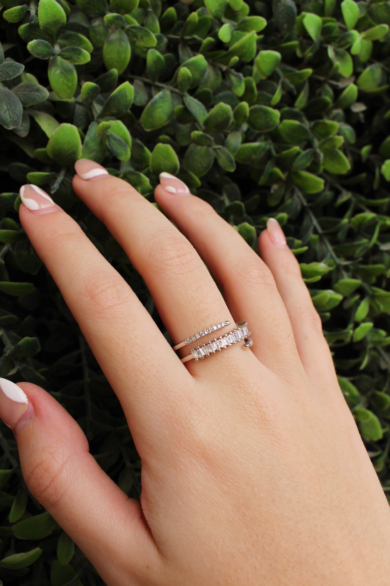 Anillo Plateado Triple Zirconias