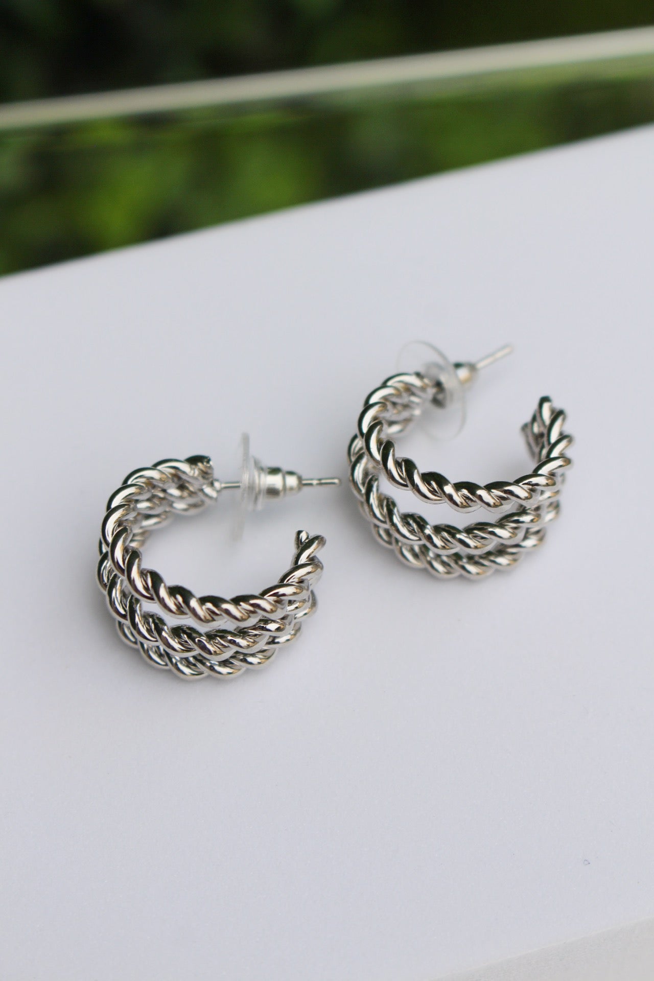 Media Arracada Plateada Triple Líneas