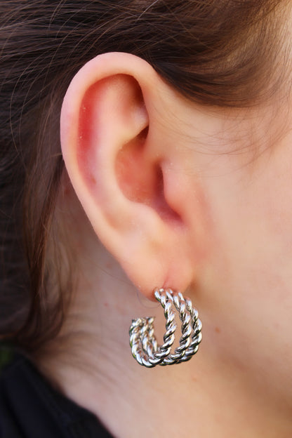 Media Arracada Plateada Triple Líneas