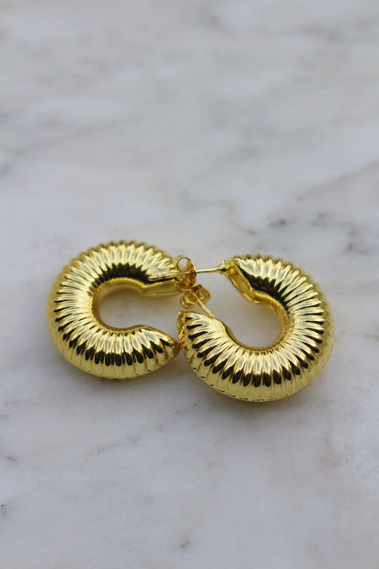 Arracadas Doradas Chunky con Textura