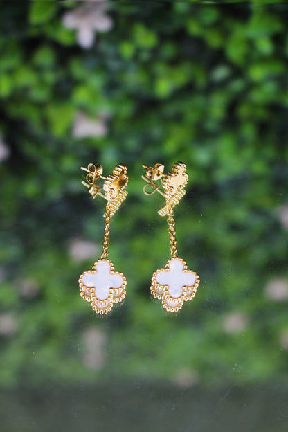 Aretes Dorados Trébol Blanco