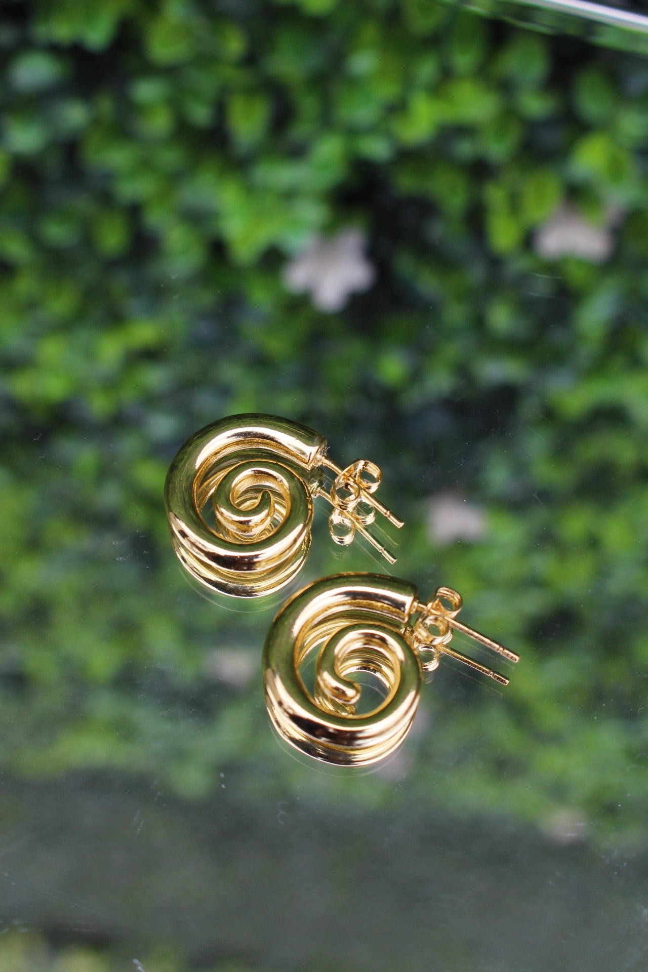 Aretes Dorados Espiral