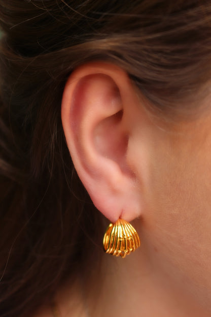 Aretes Dorados Lineas Curveadas