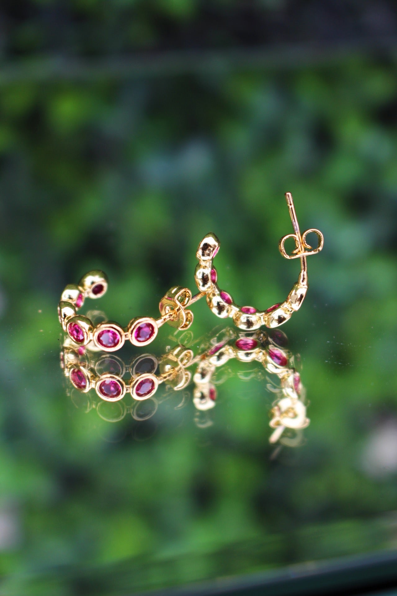 Mini Arracadas Doradas con Rosa