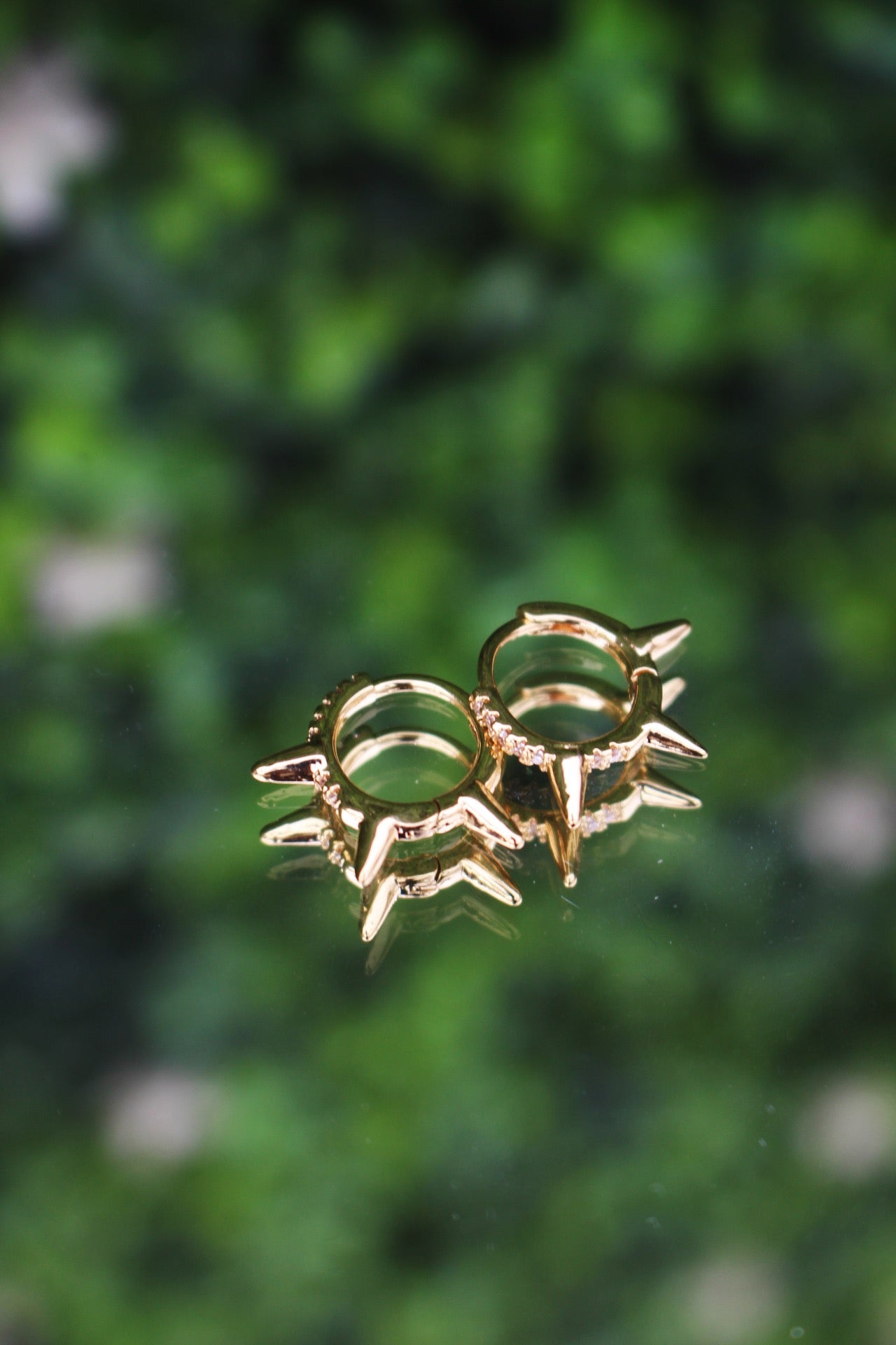 Mini Aretes Punk Dorados