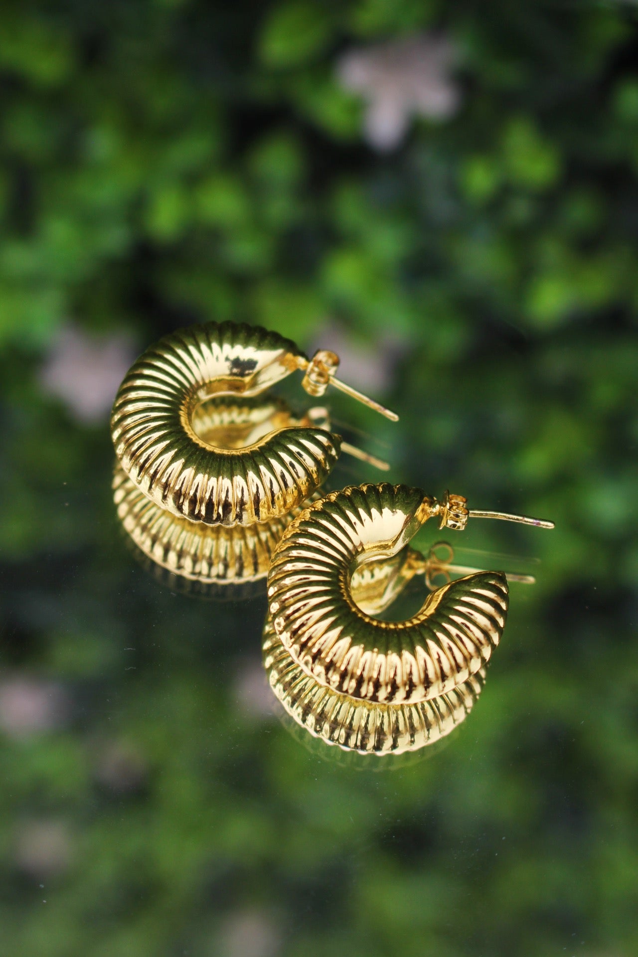 Arracadas Doradas Chunky con Textura