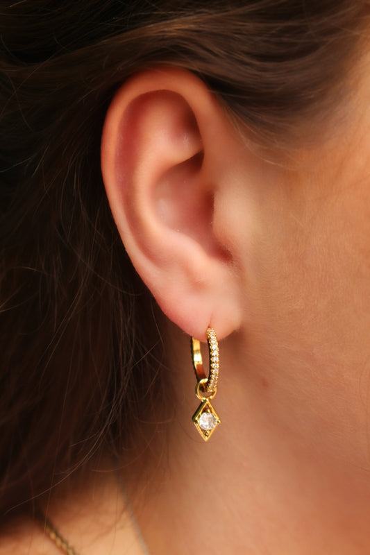 Mini Arracadas Doradas con Swarovsky Rombo